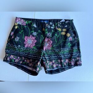 Unique Old Navy Every Day Shorts Size 0 100% Cotton Embroidered Look Black ￼